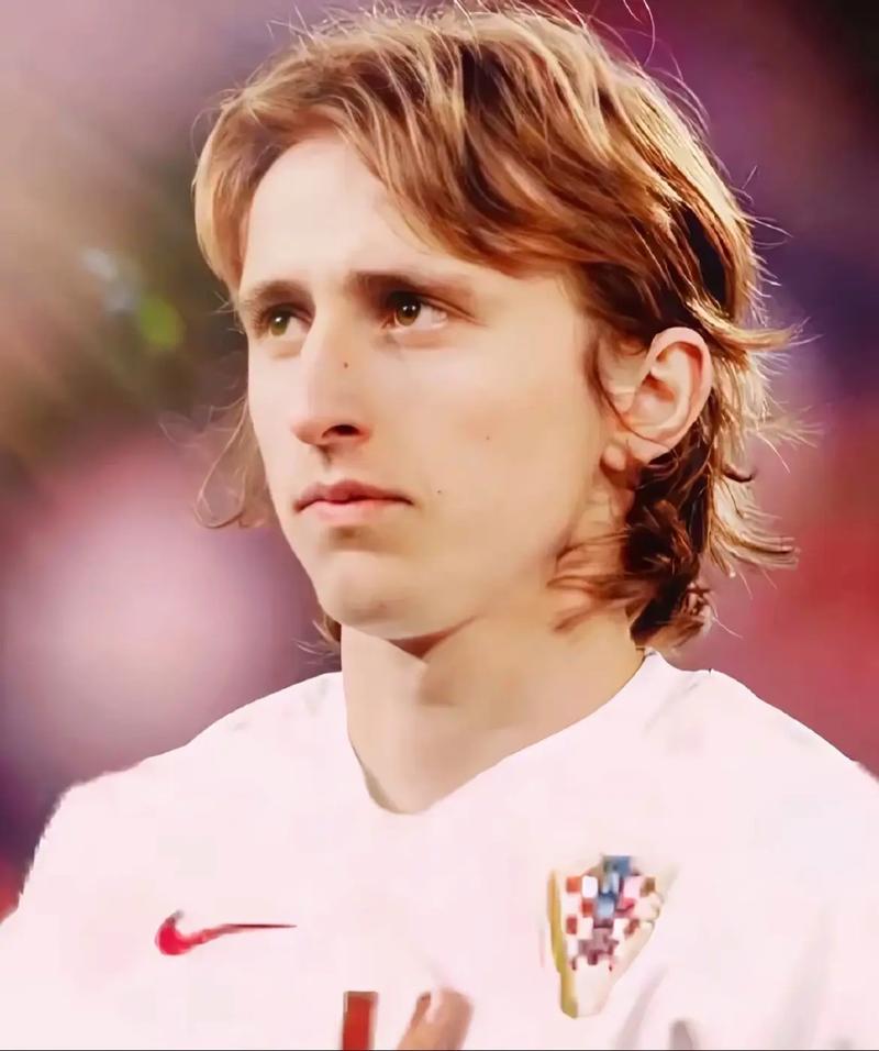 国足U22战乌兹别克首发站位：阵型4-4-2，蒯纪闻搭档朱鹏宇