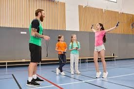 格斗新游《无敌少侠VS》2026年4月多平台发售